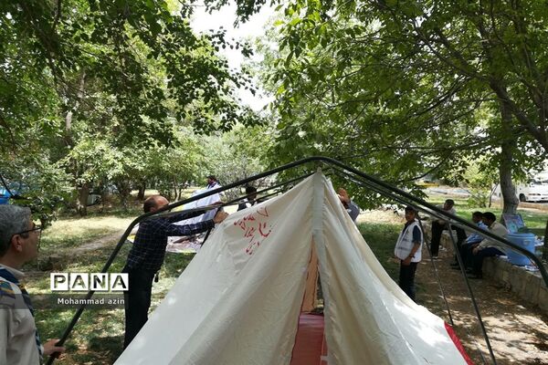 آموزش چوب بندی و چادر زنی در اردوی آمادگی اعضای پیشتاز