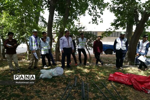 آموزش چوب بندی و چادر زنی در اردوی آمادگی اعضای پیشتاز