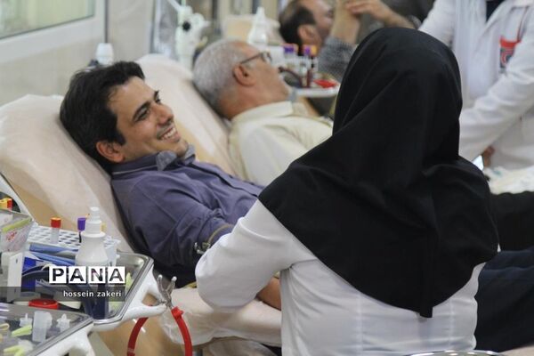 اهدای خون خبرنگاران قمی در روز اهدای خون و در آستانه روز خبرنگار
