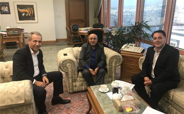 مشکلات ارزی تولیدکنندگان استان آذربایجان شرقی با حضور قائم‌مقام بانک مرکزی بررسی شد