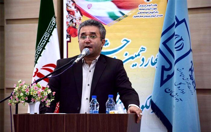مدیرکل دفتر آموزش متوسطه نظری: ارتقای کیفی نظام آموزشی در گروه ارتقای صلاحیت‌های علمی و حرفه‌ای دبیران است