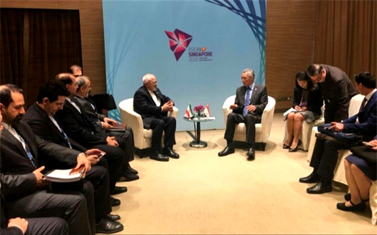 روز شلوغ ظریف در سنگاپور؛ از امضای  پیمان مودت «آسه‌آن» تا حضور در ضیاف ناهار  ژاپنی‌ها