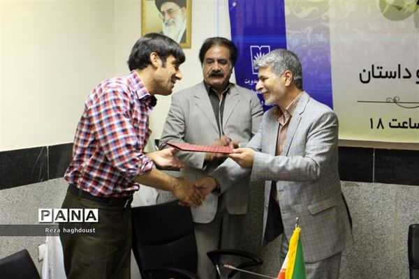 جلسه نقد و بررسی کتاب «فاخته های اردیبهشت»