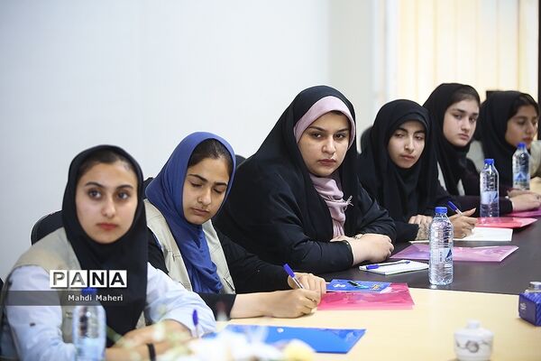 آموزش خبرنویسی و عکاسی خبری ویژه دانش آموزان شهرستان محمودآباد