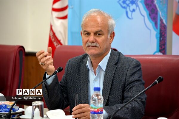 دیدار نمایندگان مجلس و مجمع دانش آموزی خوزستان با مدیرکل آموزش و پرورش و استاندار
