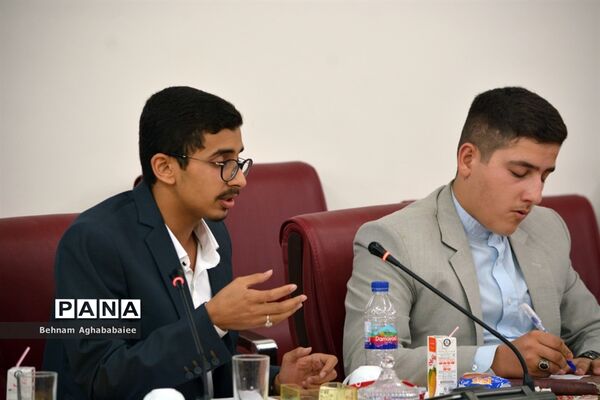 دیدار نمایندگان مجلس و مجمع دانش آموزی خوزستان با مدیرکل آموزش و پرورش و استاندار
