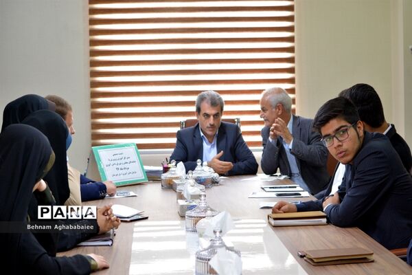 دیدار نمایندگان مجلس و مجمع دانش آموزی خوزستان با مدیرکل آموزش و پرورش و استاندار