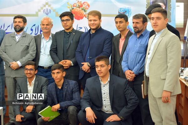 دیدار نمایندگان مجلس و مجمع دانش آموزی خوزستان با مدیرکل آموزش و پرورش و استاندار