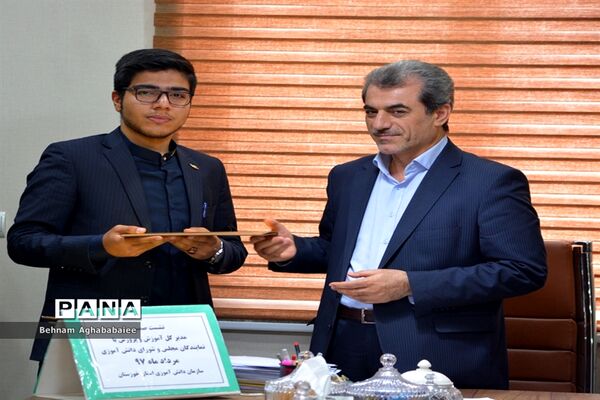 دیدار نمایندگان مجلس و مجمع دانش آموزی خوزستان با مدیرکل آموزش و پرورش و استاندار
