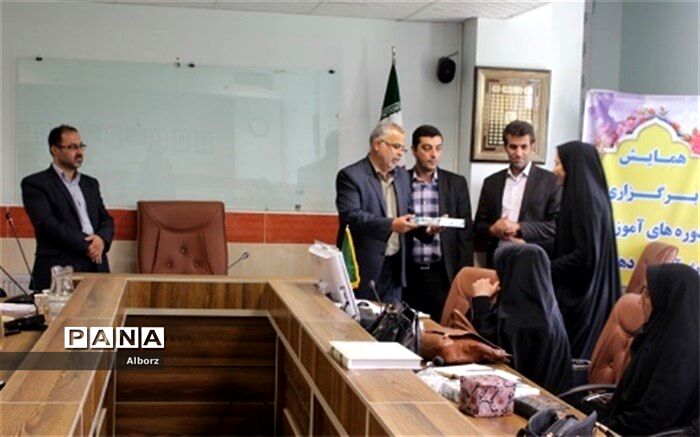جلسه توجیهی آموزش‌دهندگان سوادآموزی ناحیه یک کرج برگزار شد