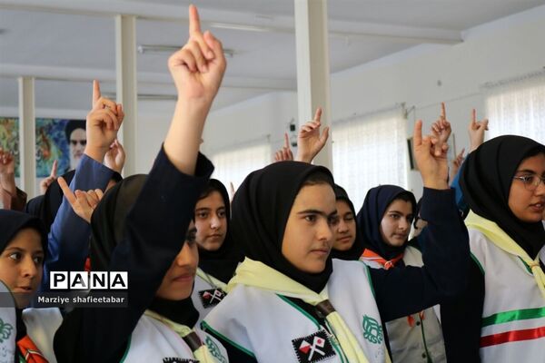 فراگیری آموزش‌های تخصصی تشکیلات دراردوی انتخابی وآمادگی اعضا پیشتازان دختر اعزامی به اردوی ملی