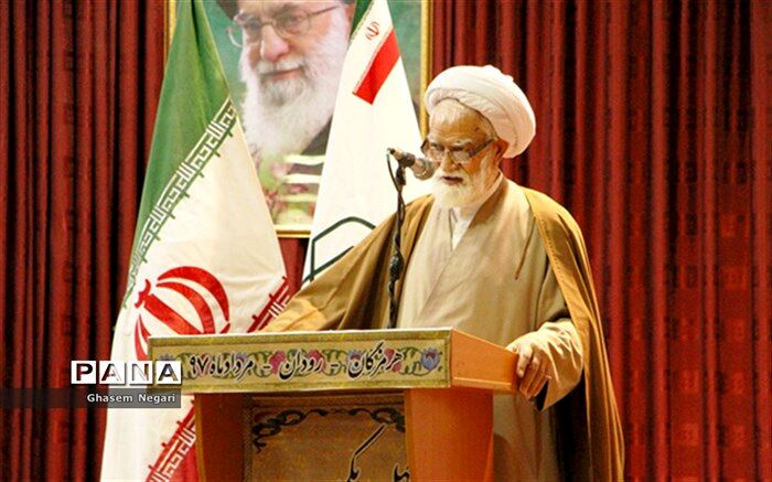 قرآن جامع ترین نسخه شفا بخش و هدایت گر انسان هاست