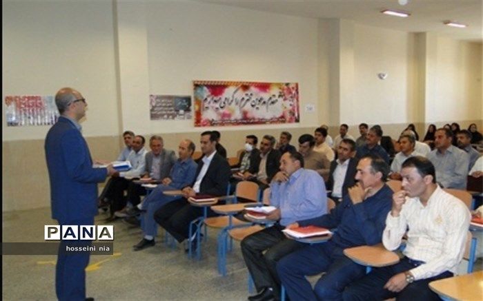 جلسه هم اندیشی مدیران مدارس سمیرم برگزار گردید