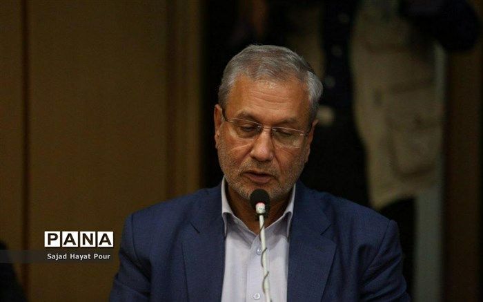 ربیعی : به کارفرمایان برای حفظ کارگران بیمه بیکاری پرداخت می‌کنیم
