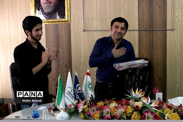 نشست صمیمی خبرنگاران پانا با علیرضا رنجی پور، بازیگر و طنز پرداز