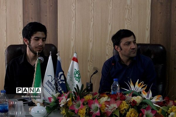 نشست صمیمی خبرنگاران پانا با علیرضا رنجی پور، بازیگر و طنز پرداز
