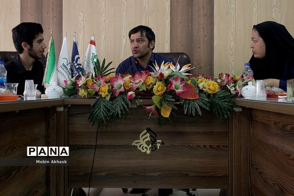 نشست صمیمی خبرنگاران پانا با علیرضا رنجی پور، بازیگر و طنز پرداز