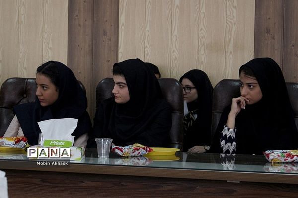 نشست صمیمی خبرنگاران پانا با علیرضا رنجی پور، بازیگر و طنز پرداز