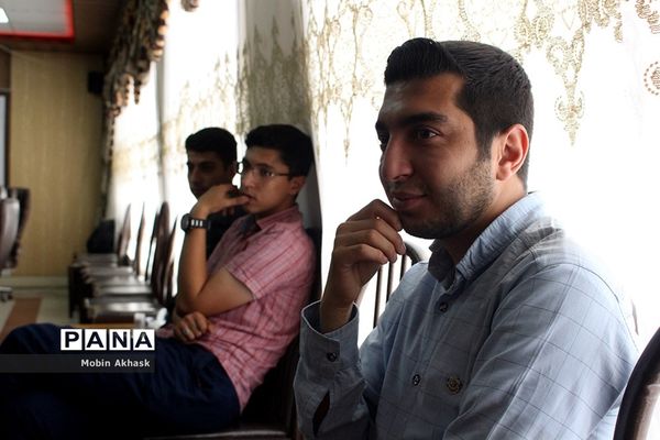 نشست صمیمی خبرنگاران پانا با علیرضا رنجی پور، بازیگر و طنز پرداز