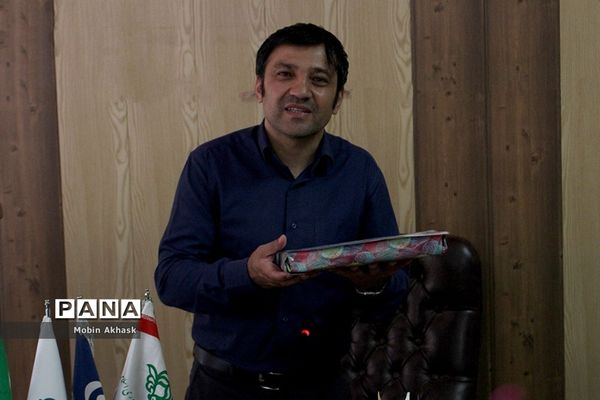 نشست صمیمی خبرنگاران پانا با علیرضا رنجی پور، بازیگر و طنز پرداز