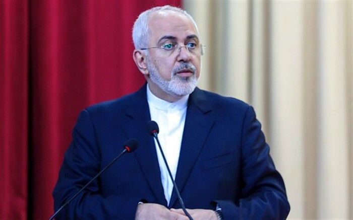 ظریف: نیروی دریایی آمریکا راهش را در خلیج فارس پیدا نمی‌کند