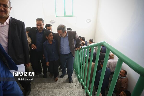 بازدید وزیر آموزش و پرورش از پروژه‌های عمرانی استان کرمان
