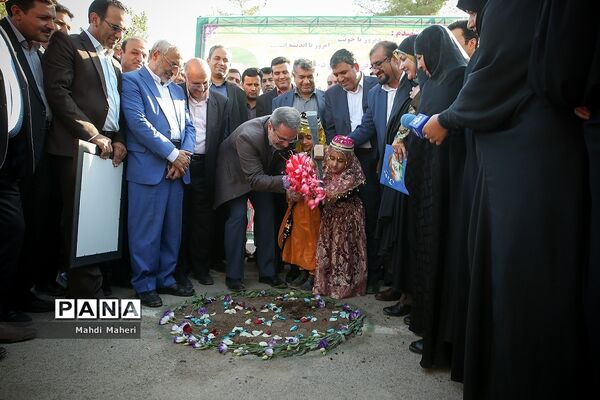 بازدید وزیر آموزش و پرورش از پروژه‌های عمرانی استان کرمان