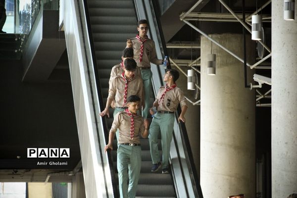 بازدید دانش آموزان پیشتاز پسر هشتمین اردوی ملی از باغ کتاب