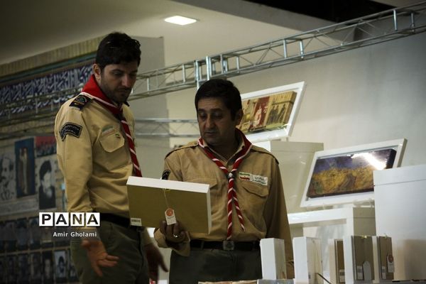 بازدید دانش آموزان پیشتاز پسر هشتمین اردوی ملی از باغ کتاب