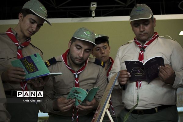 بازدید دانش آموزان پیشتاز پسر هشتمین اردوی ملی از باغ کتاب