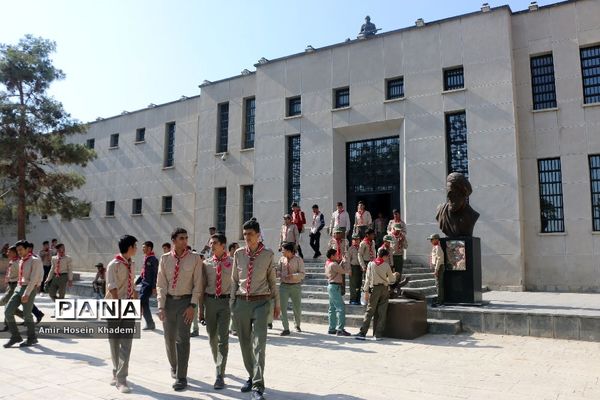 بازدید دانش آموزان پیشتاز هشتمین اردوی ملی از باغ موزه قصر