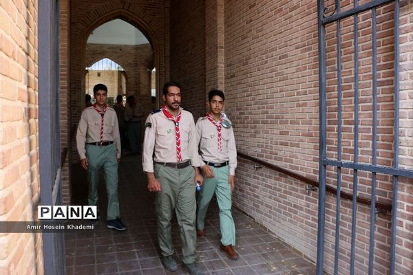 بازدید دانش آموزان پیشتاز هشتمین اردوی ملی از باغ موزه قصر