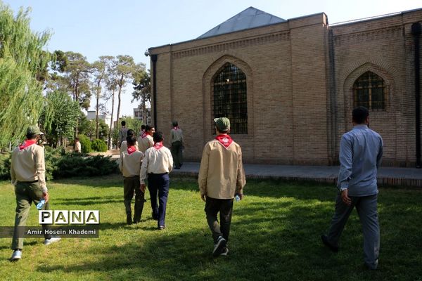 بازدید دانش آموزان پیشتاز هشتمین اردوی ملی از باغ موزه قصر