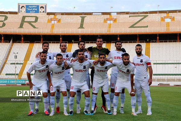 دیدار تیم های تراکتورسازی تبریز و نساجی قائم شهر