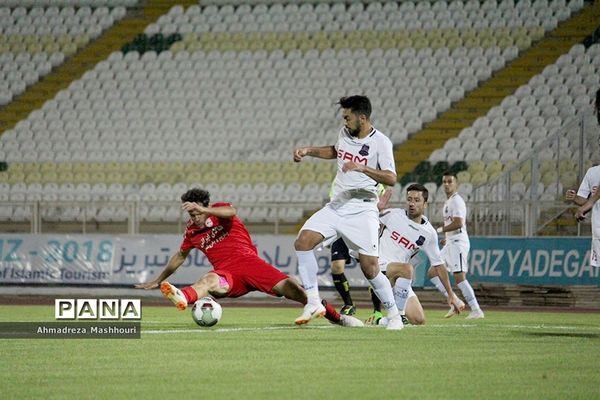 دیدار تیم های تراکتورسازی تبریز و نساجی قائم شهر