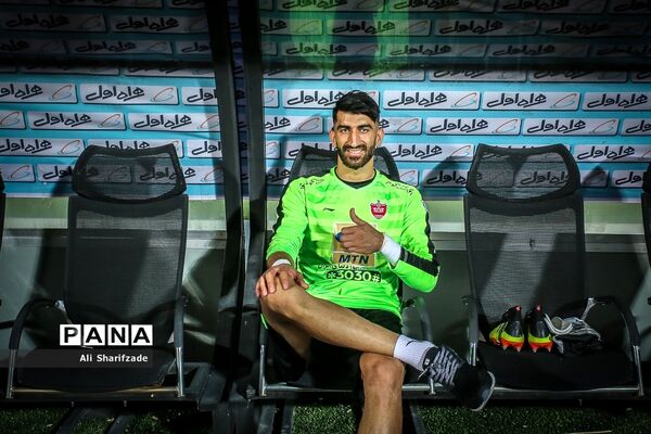 دیدار تیم های پرسپولیس و فولاد خوزستان