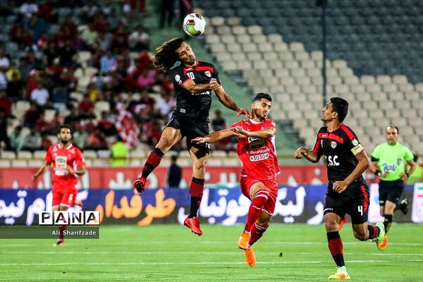 دیدار تیم های پرسپولیس و فولاد خوزستان
