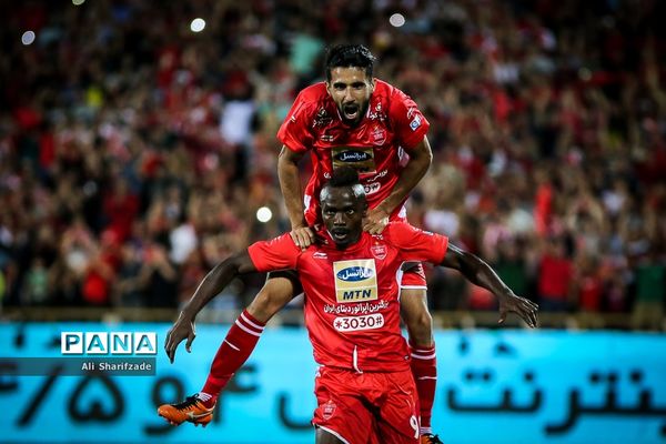 دیدار تیم های پرسپولیس و فولاد خوزستان