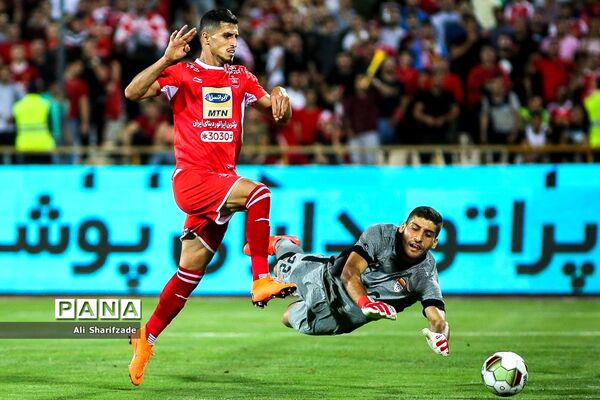 دیدار تیم های پرسپولیس و فولاد خوزستان
