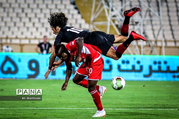 دیدار تیم های پرسپولیس و فولاد خوزستان