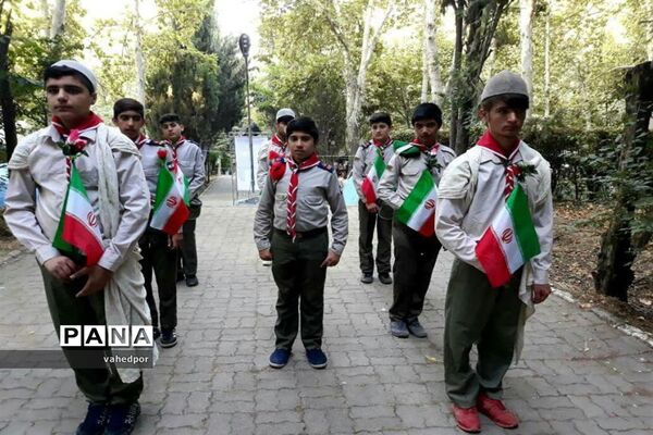 حضوردانش آموزان پسر  کهگیلویه و بویراحمد در اردوی ملی پیشتازان  کشور با لباس بومی و محلی