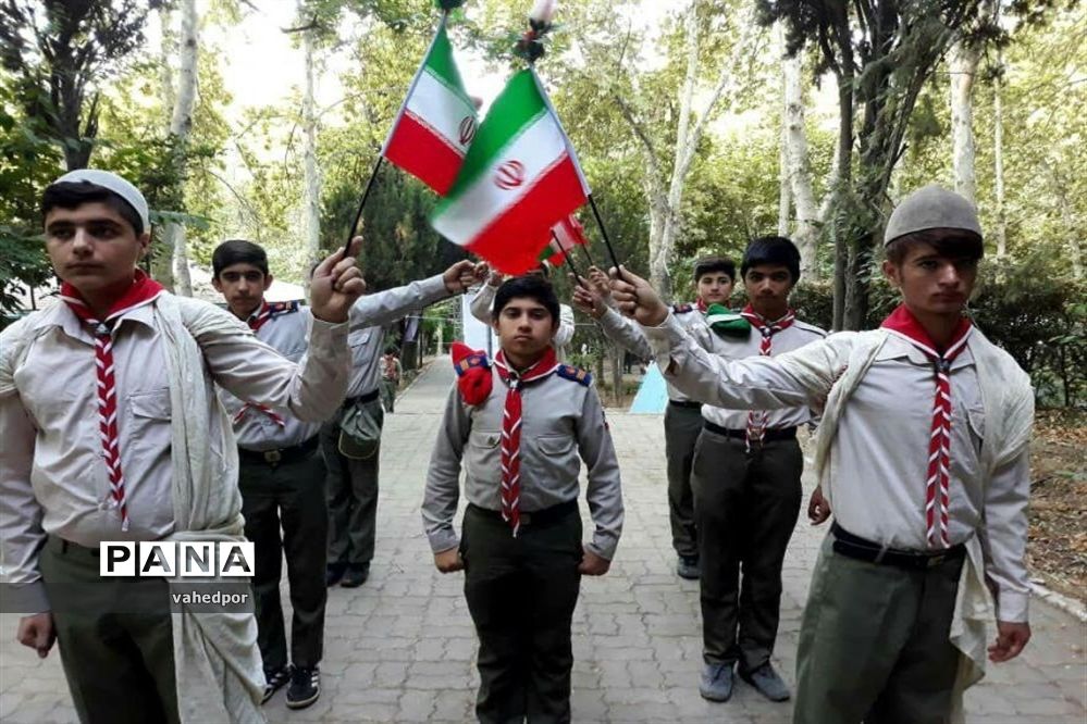 حضوردانش آموزان پسر  کهگیلویه و بویراحمد در اردوی ملی پیشتازان  کشور با لباس بومی و محلی