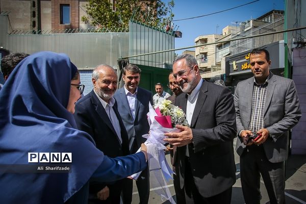 بازدید وزیر آموزش و پرورش از دبیرستان دخترانه متوسطه حضرت ولی عصر(مجری طرح ایران مهارت)