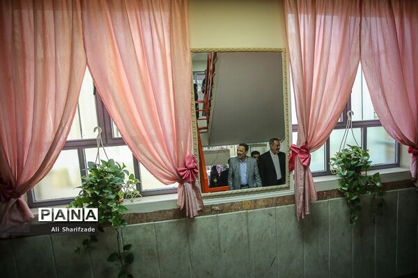 بازدید وزیر آموزش و پرورش از دبیرستان دخترانه متوسطه حضرت ولی عصر(مجری طرح ایران مهارت)