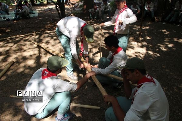 حضور پیشتازان پسر مازندران در کارگاه چوب و‌گره هشتمین اردوی ملی