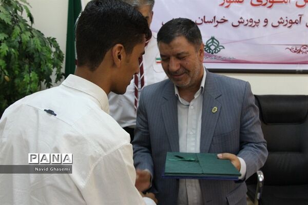 دیدار سرپرست اداره کل آموزش و پرورش خراسان جنوبی با نمایندگان نهمین دوره مجلس دانش آموزی