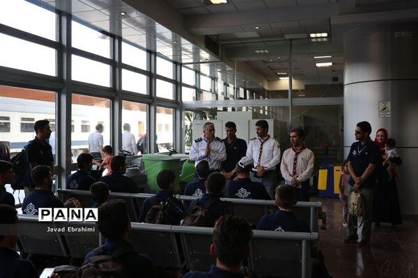 استقبال از دانش آموزان پیشتاز خراسان رضوی در راه آهن مشهد