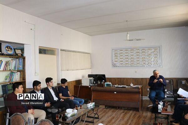نشست نمایندگان مجلس دانش آموزی در سازمان دانش آموزی خراسان رضوی
