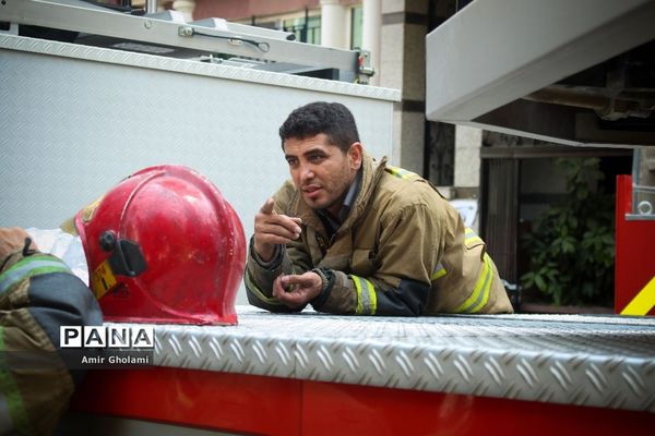 اطفا حریق ساختمان شرکت توسعه صنایع نفت قشم