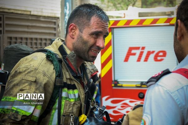 اطفا حریق ساختمان شرکت توسعه صنایع نفت قشم